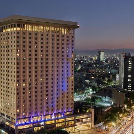Fiesta Americana Reforma Mexiko-Stadt Exterior foto The hotel at night