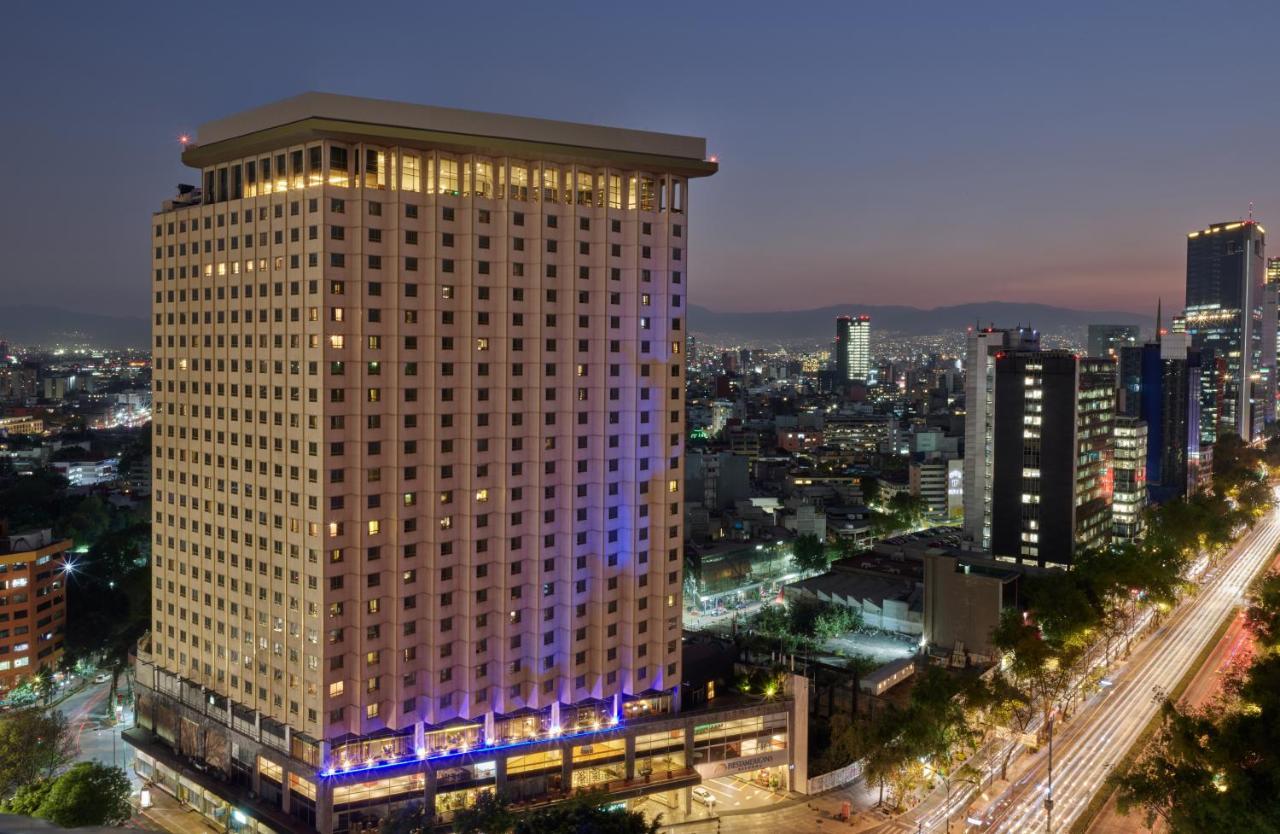 Fiesta Americana Reforma Mexiko-Stadt Exterior foto The hotel at night
