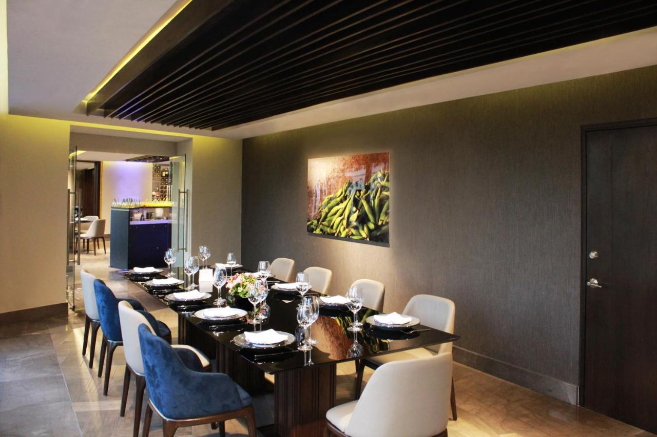 Fiesta Americana Reforma Mexiko-Stadt Exterior foto A private dining room at the restaurant