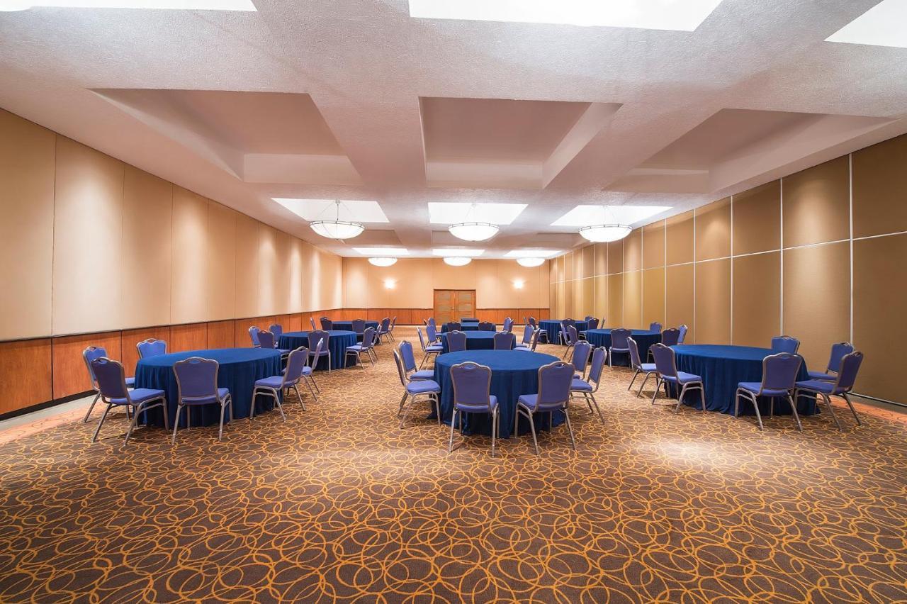 Fiesta Americana Reforma Mexiko-Stadt Exterior foto A meeting room at the hotel