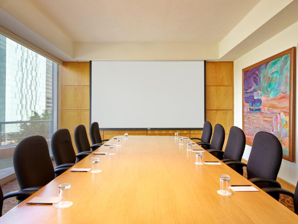 Fiesta Americana Reforma Mexiko-Stadt Exterior foto A boardroom at a hotel