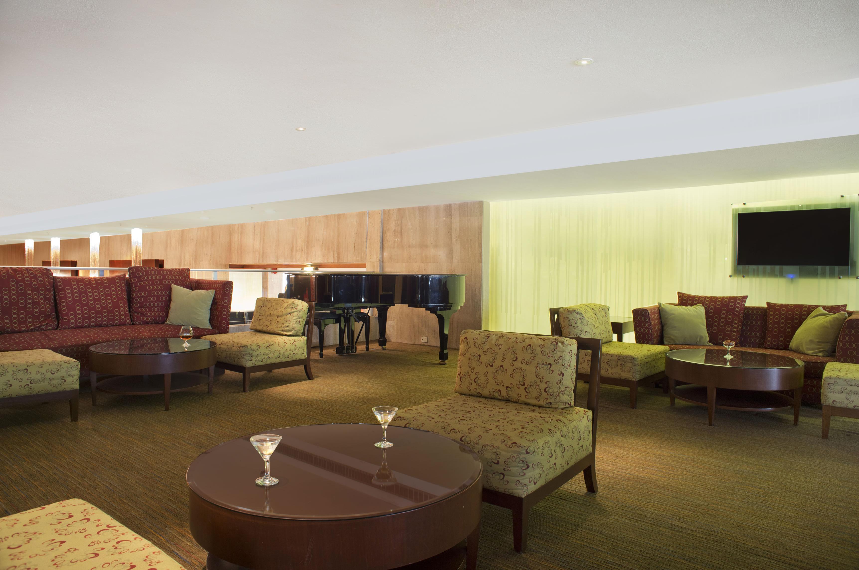 Fiesta Americana Reforma Mexiko-Stadt Exterior foto The lounge at the airport