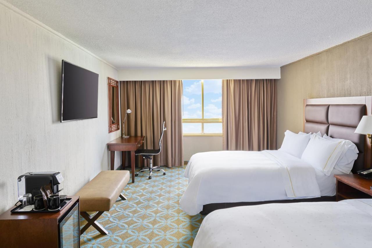 Fiesta Americana Reforma Mexiko-Stadt Exterior foto A guest room at the Hilton San Francisco